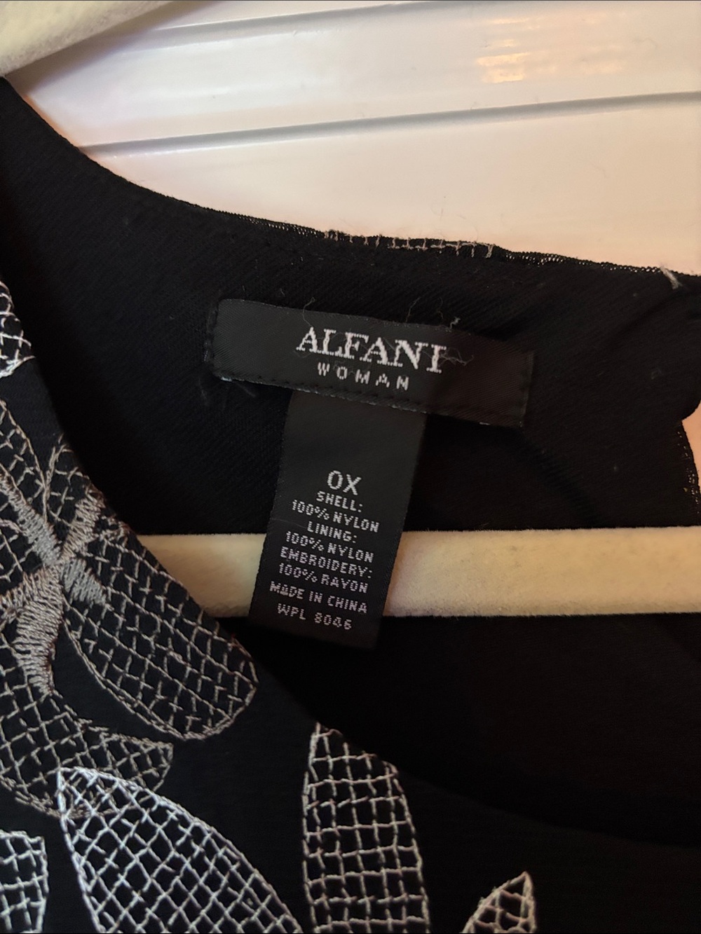 Alfani Black/Green 0x Floral Sleeveless Blouse - Picture 2 of 3